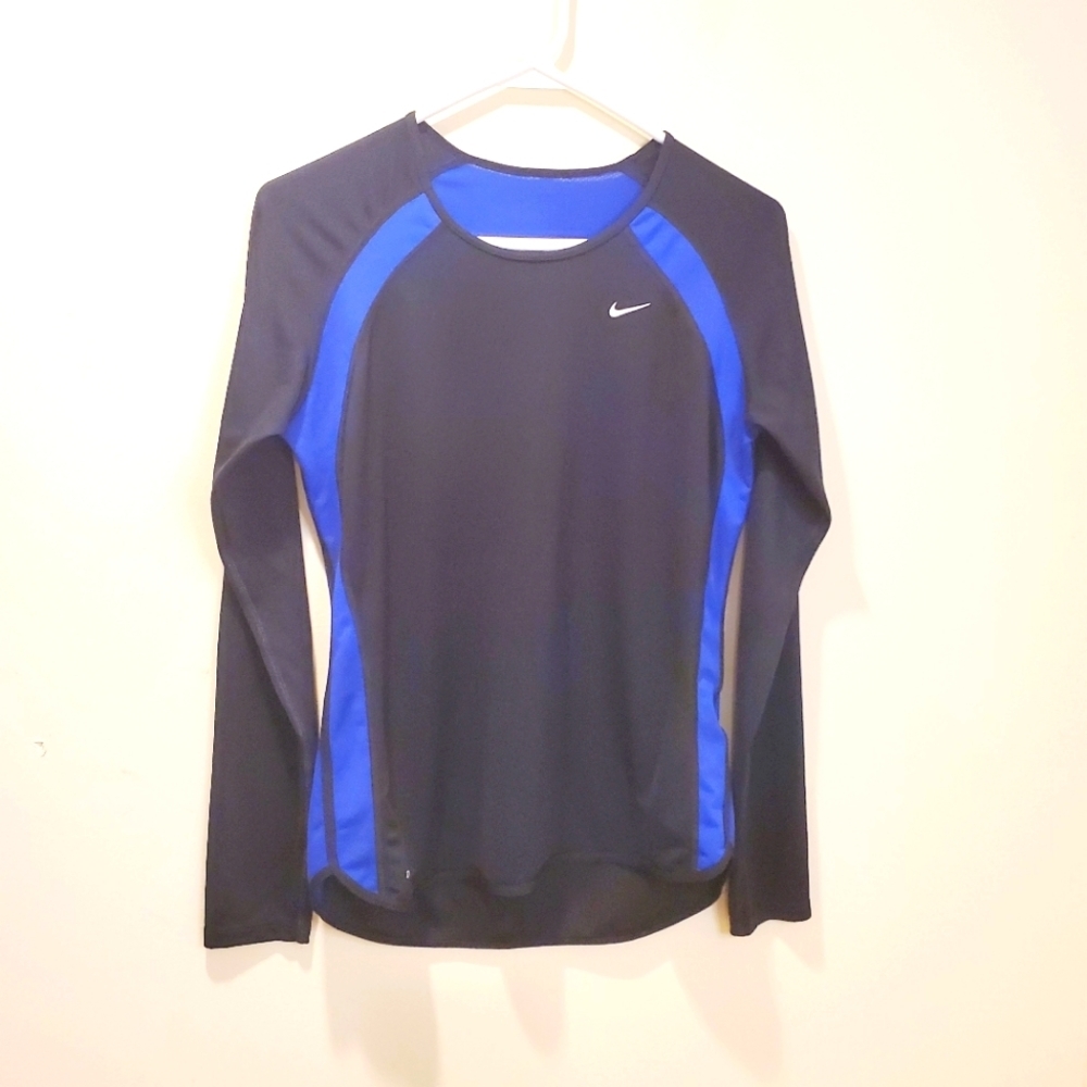 Nike long sleeves athletic  t-shirt size M